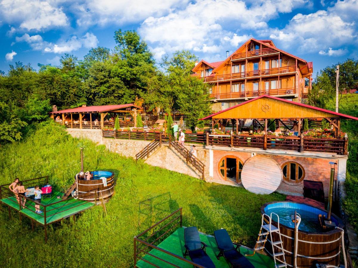 Hotel Pensiunea La Maria Lu' Sandoiu Poenari Exterior foto