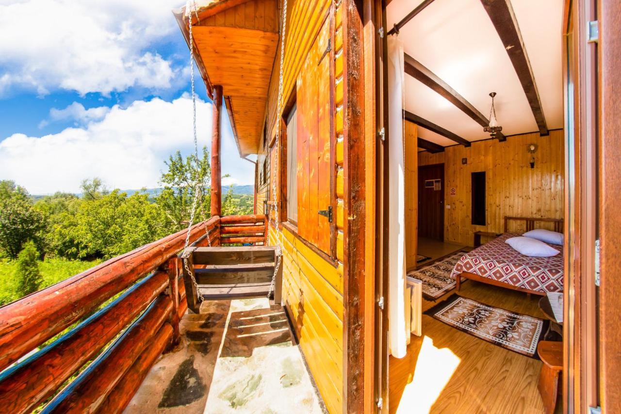 Hotel Pensiunea La Maria Lu' Sandoiu Poenari Exterior foto