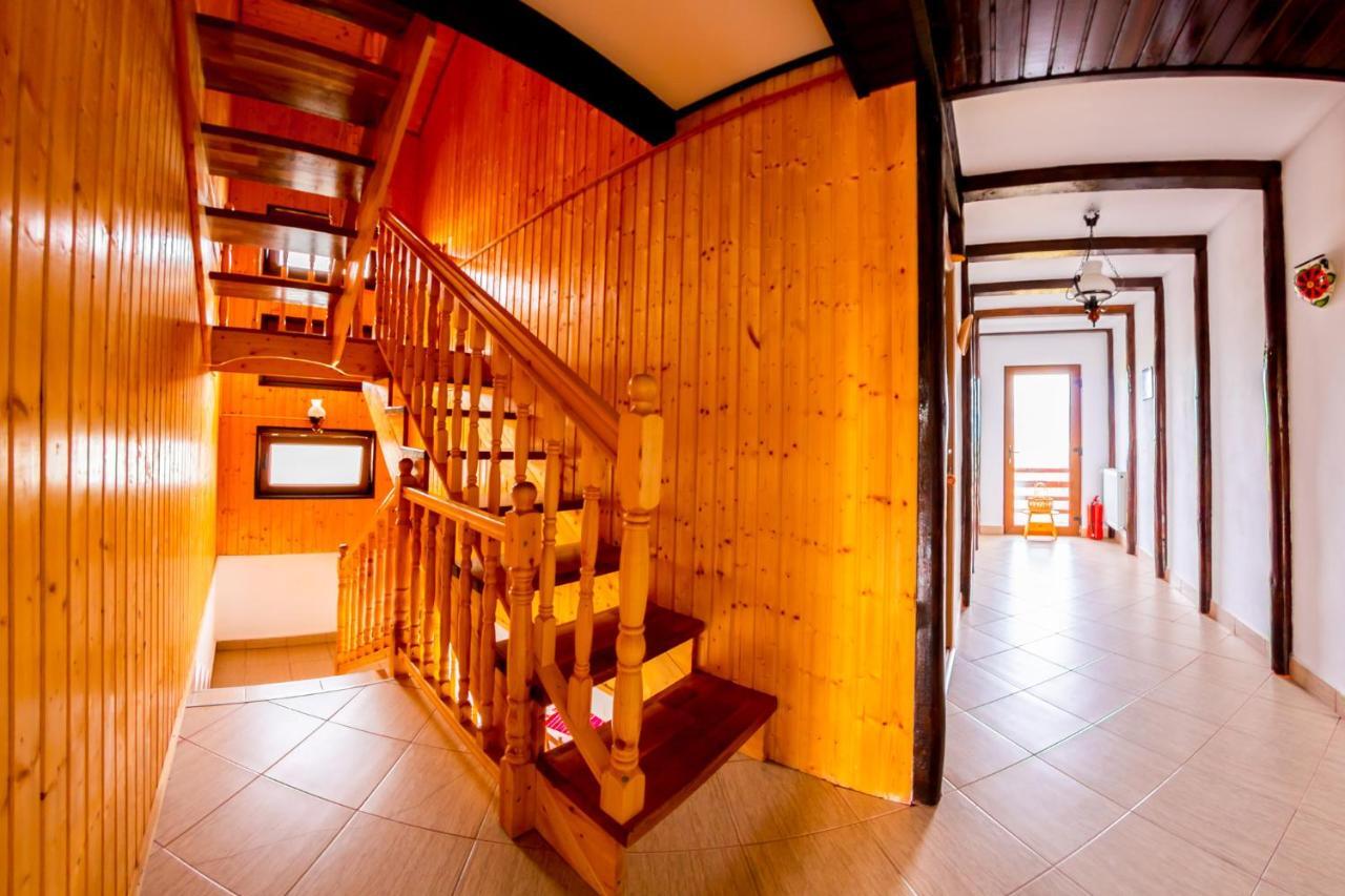 Hotel Pensiunea La Maria Lu' Sandoiu Poenari Exterior foto