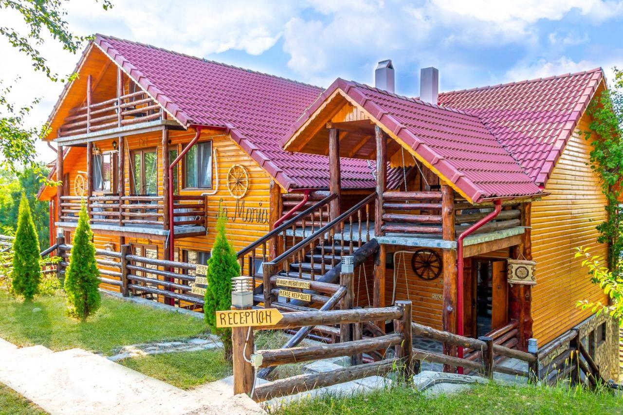 Hotel Pensiunea La Maria Lu' Sandoiu Poenari Exterior foto